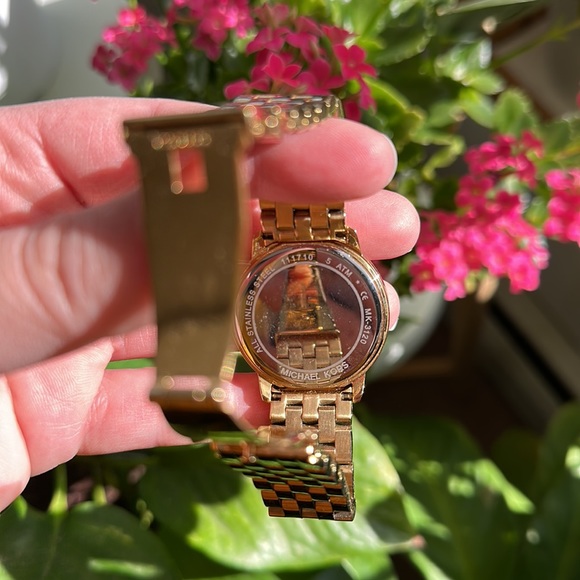 Gold & Crystal Michael Kors watch!! - Picture 4 of 12